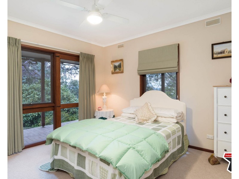 16 Carters Lane, Seville VIC 3139