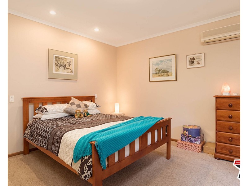 16 Carters Lane, Seville VIC 3139