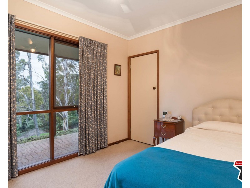 16 Carters Lane, Seville VIC 3139