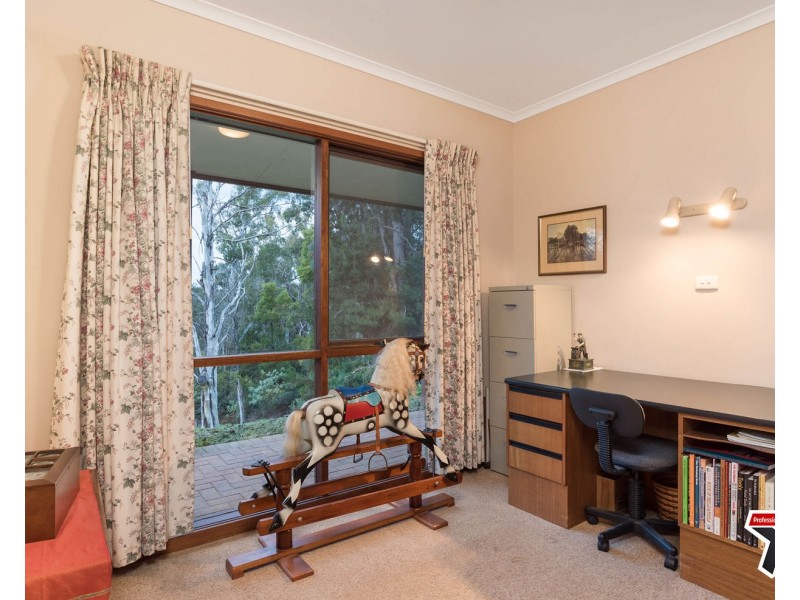 16 Carters Lane, Seville VIC 3139