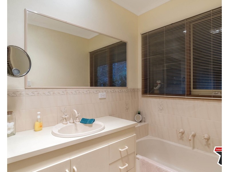 16 Carters Lane, Seville VIC 3139