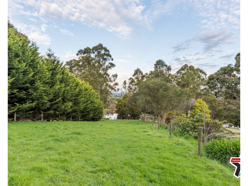 16 Carters Lane, Seville VIC 3139