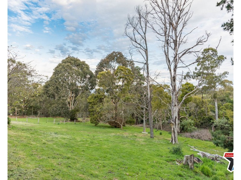 16 Carters Lane, Seville VIC 3139