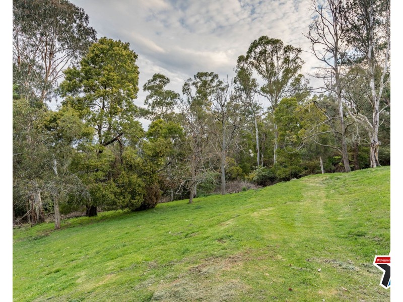 16 Carters Lane, Seville VIC 3139