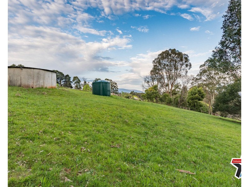16 Carters Lane, Seville VIC 3139