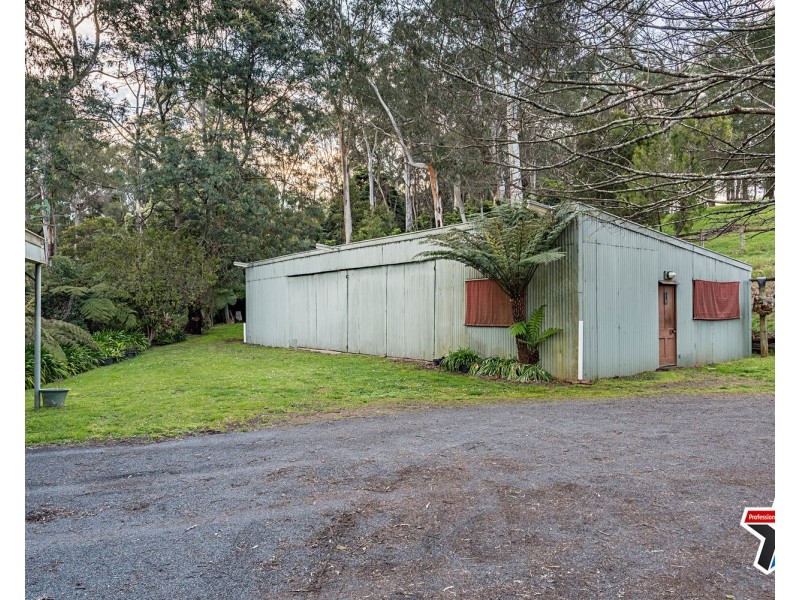 16 Carters Lane, Seville VIC 3139