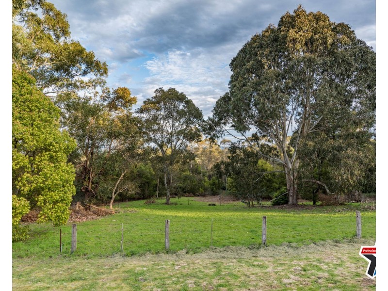 16 Carters Lane, Seville VIC 3139