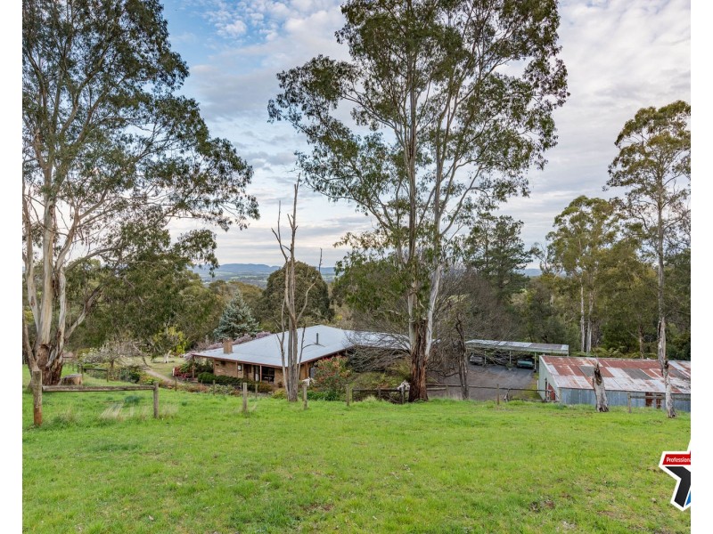 16 Carters Lane, Seville VIC 3139
