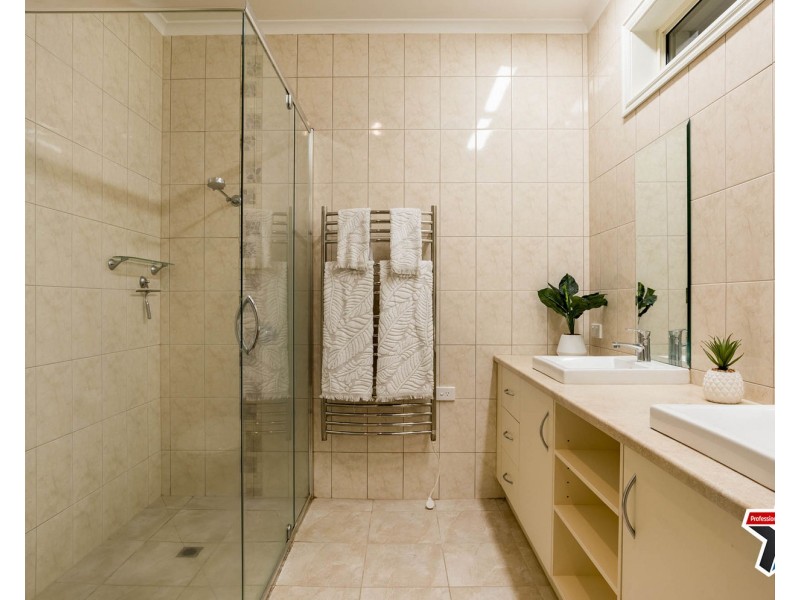 45-49 Moore Avenue, Montrose VIC 3765