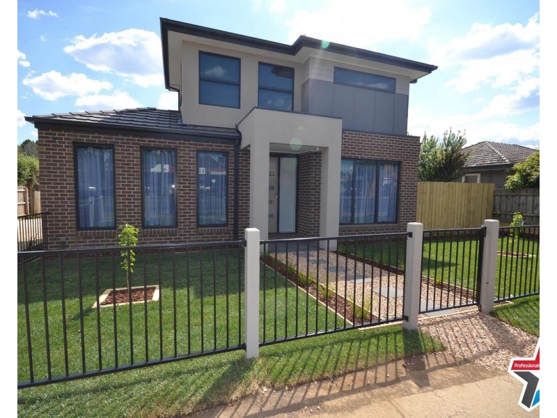 23 Manchester Road, Mooroolbark VIC 3138