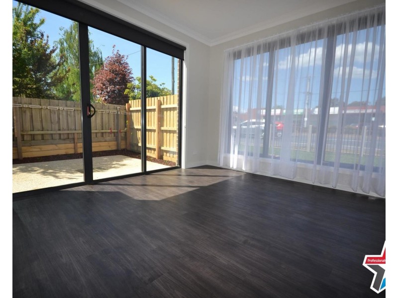 23 Manchester Road, Mooroolbark VIC 3138