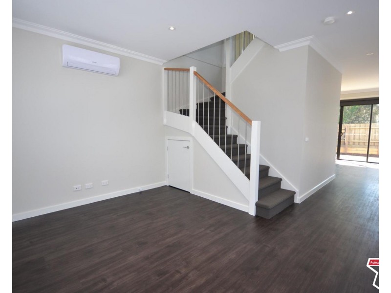 23 Manchester Road, Mooroolbark VIC 3138