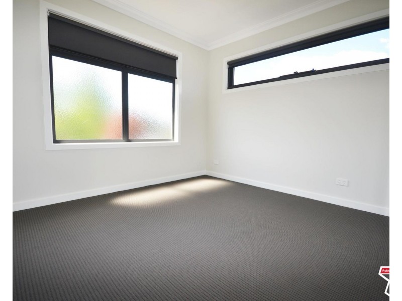 23 Manchester Road, Mooroolbark VIC 3138