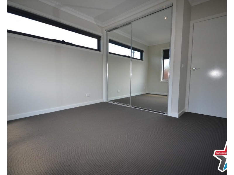 23 Manchester Road, Mooroolbark VIC 3138