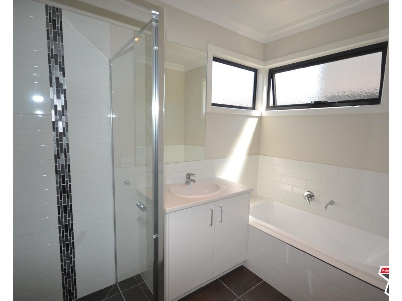 23 Manchester Road, Mooroolbark VIC 3138