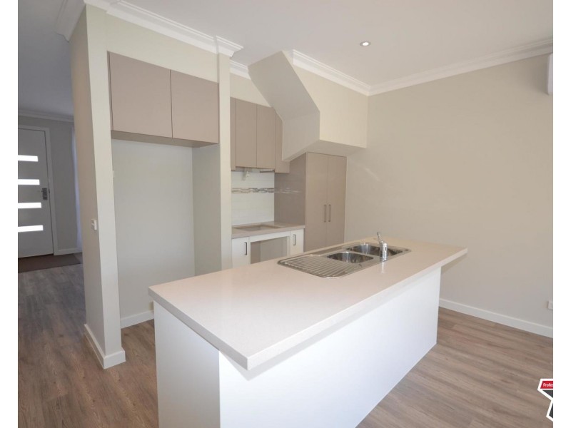 23a Manchester Road, Mooroolbark VIC 3138