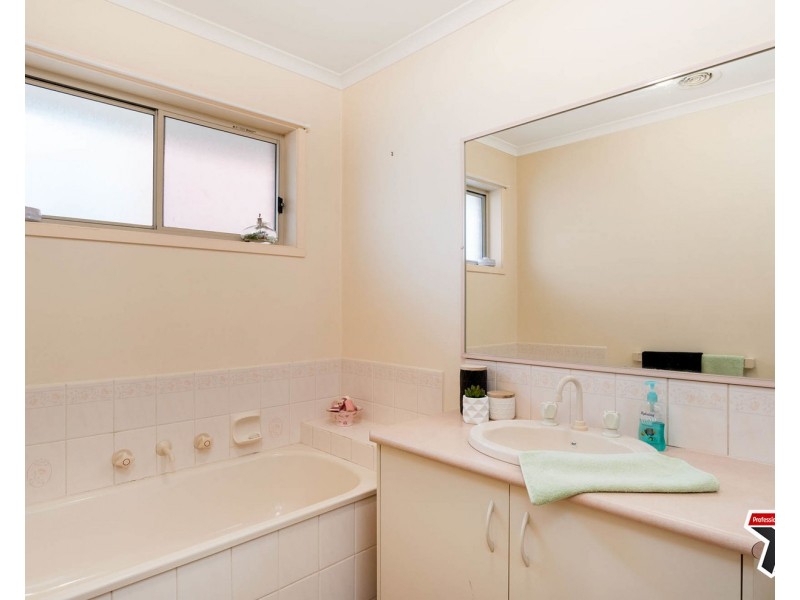 64 Billanook Way, Chirnside Park VIC 3116