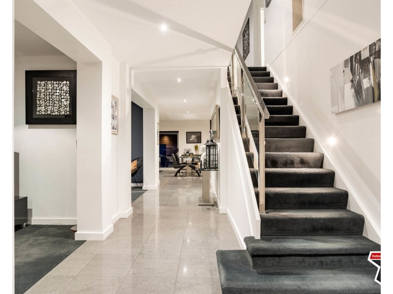 44 Valley Park Drive, Mooroolbark VIC 3138