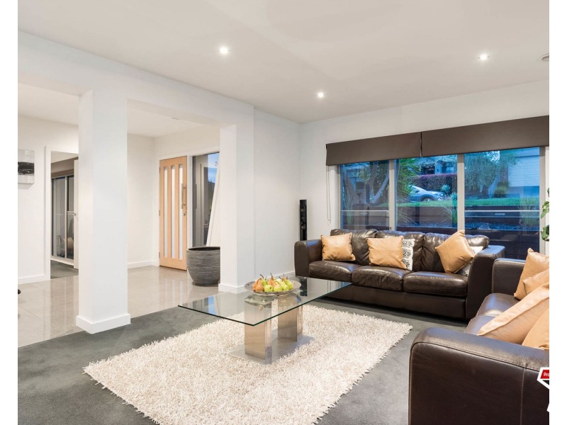 44 Valley Park Drive, Mooroolbark VIC 3138