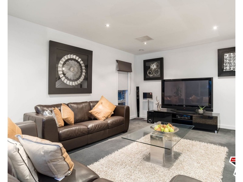 44 Valley Park Drive, Mooroolbark VIC 3138