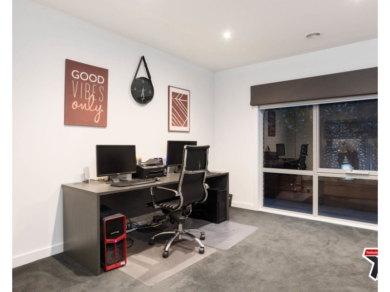 44 Valley Park Drive, Mooroolbark VIC 3138