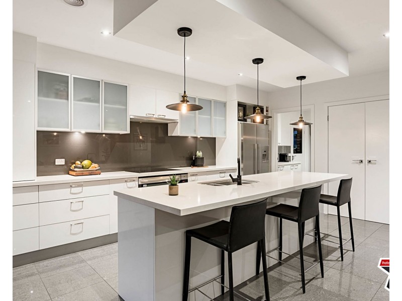 44 Valley Park Drive, Mooroolbark VIC 3138