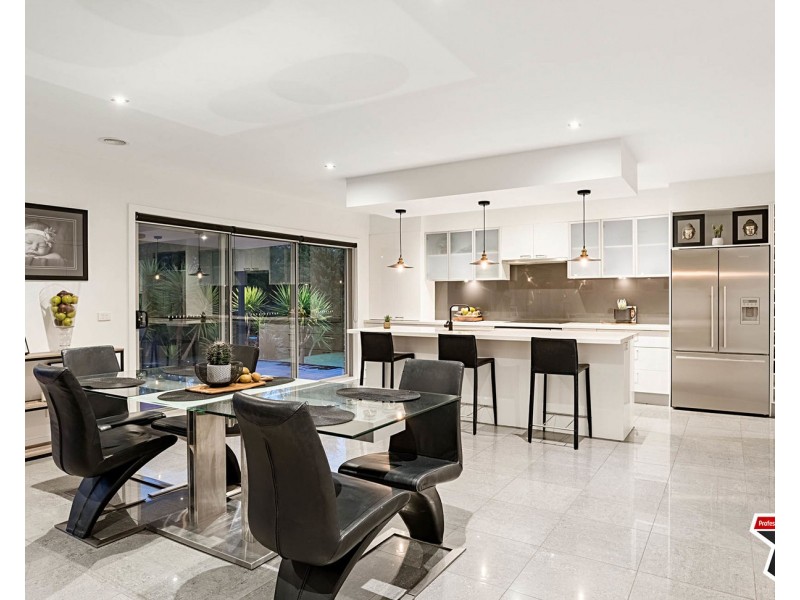 44 Valley Park Drive, Mooroolbark VIC 3138