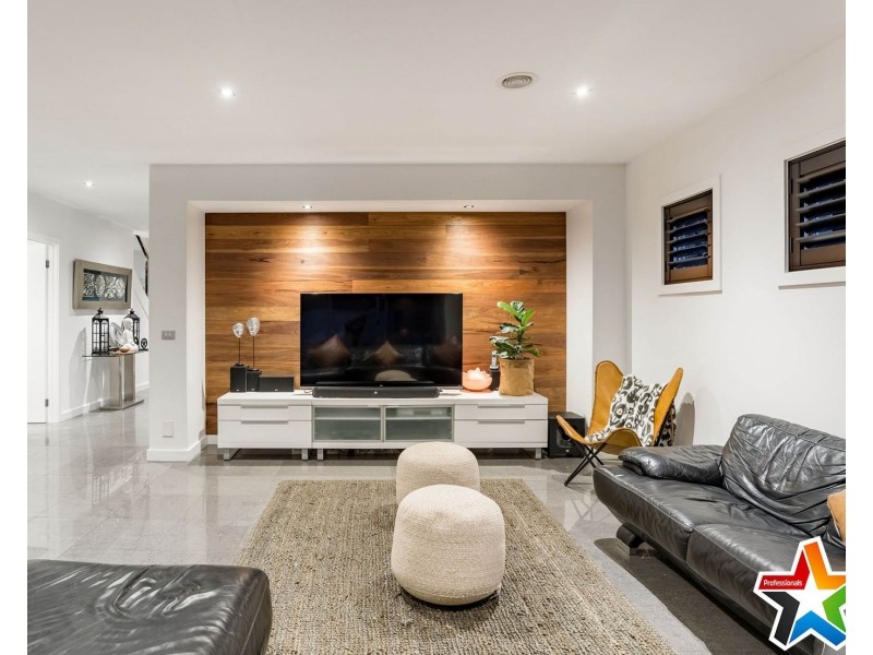 44 Valley Park Drive, Mooroolbark VIC 3138