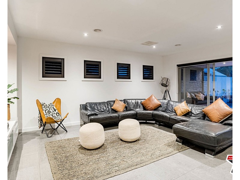 44 Valley Park Drive, Mooroolbark VIC 3138