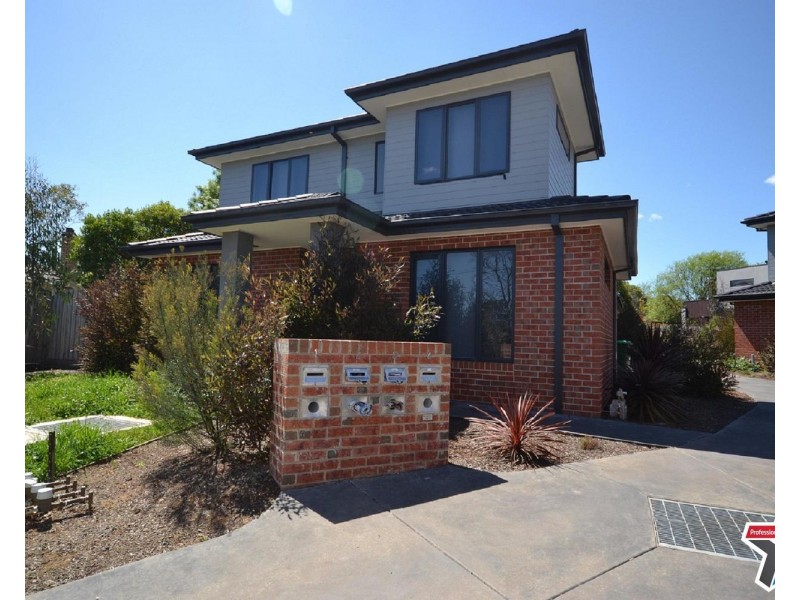 1/4 Shield Court, Kilsyth VIC 3137