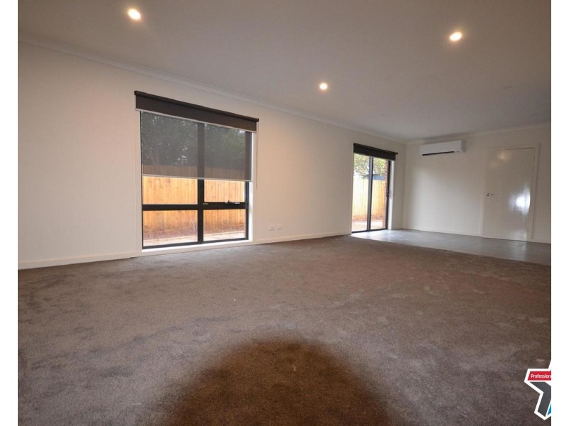 1/4 Shield Court, Kilsyth VIC 3137