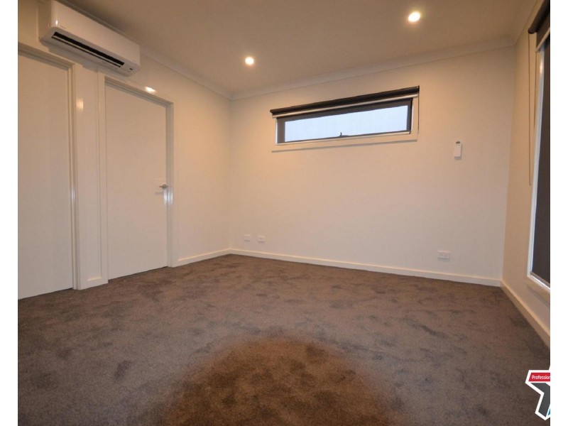 1/4 Shield Court, Kilsyth VIC 3137