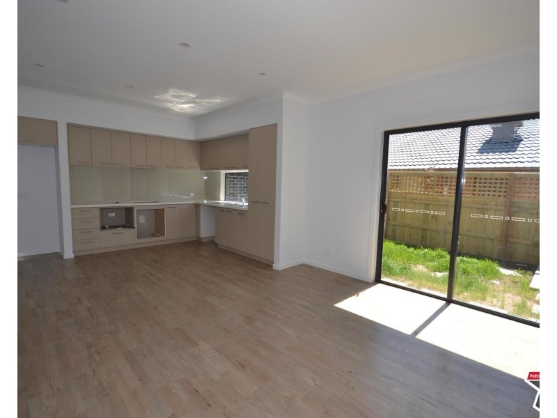 2/14 Anita Street, Kilsyth VIC 3137