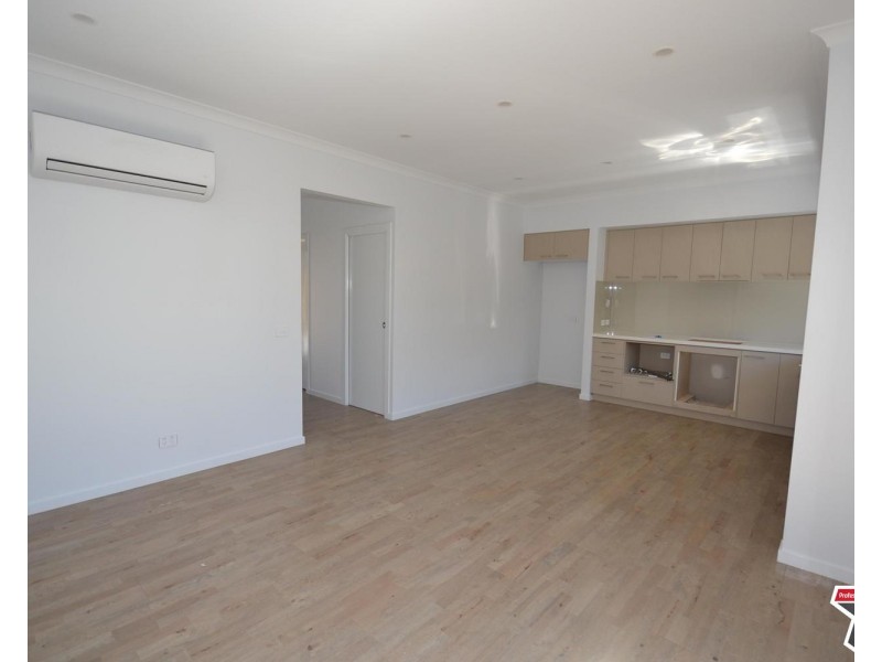 2/14 Anita Street, Kilsyth VIC 3137