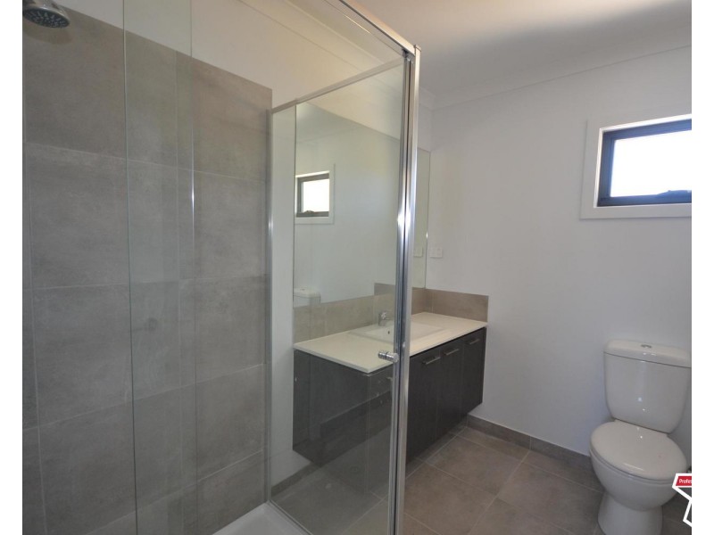 2/14 Anita Street, Kilsyth VIC 3137