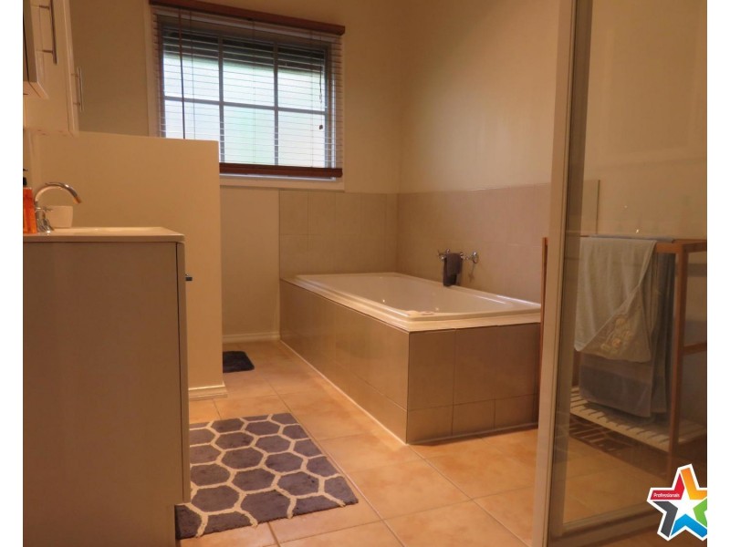 20 Masefield Avenue, Mooroolbark VIC 3138