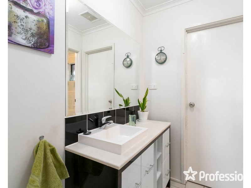 64 Birkenhead Drive, Kilsyth VIC 3137