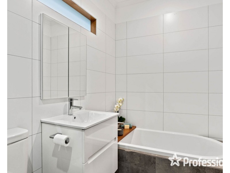 1/82 Mount View Parade, Croydon VIC 3136