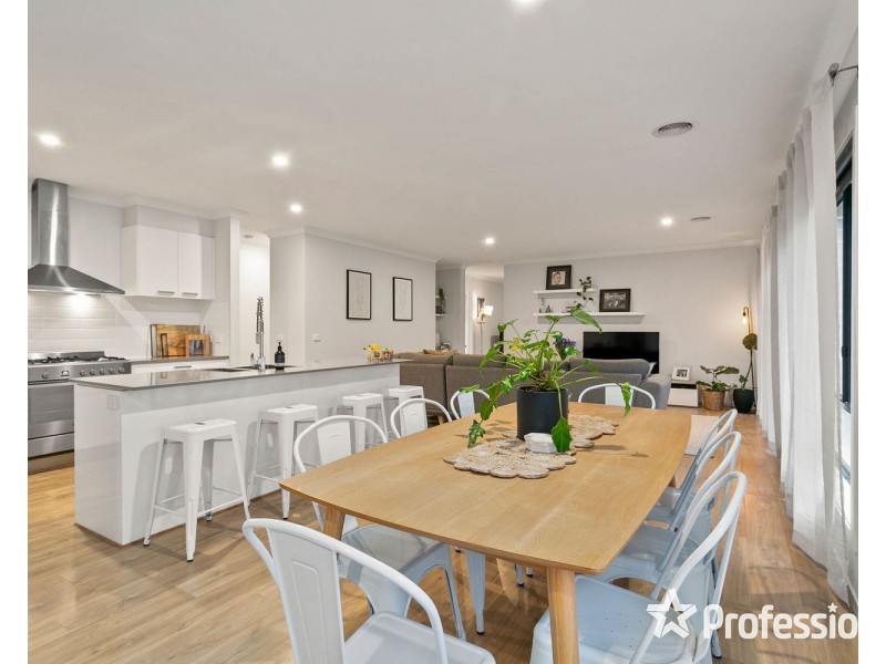 1 Guest House Close, Seville VIC 3139