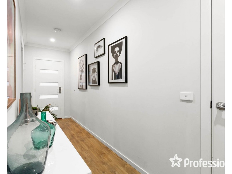 1 Guest House Close, Seville VIC 3139