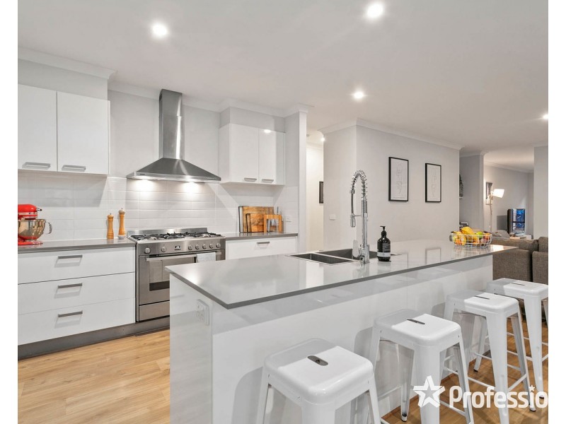 1 Guest House Close, Seville VIC 3139