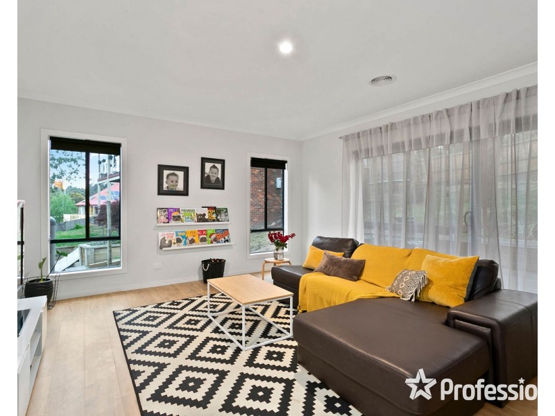 1 Guest House Close, Seville VIC 3139