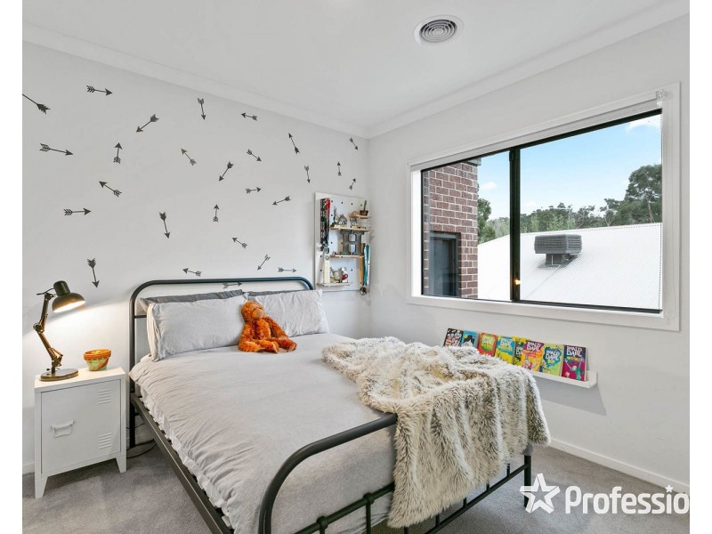 1 Guest House Close, Seville VIC 3139