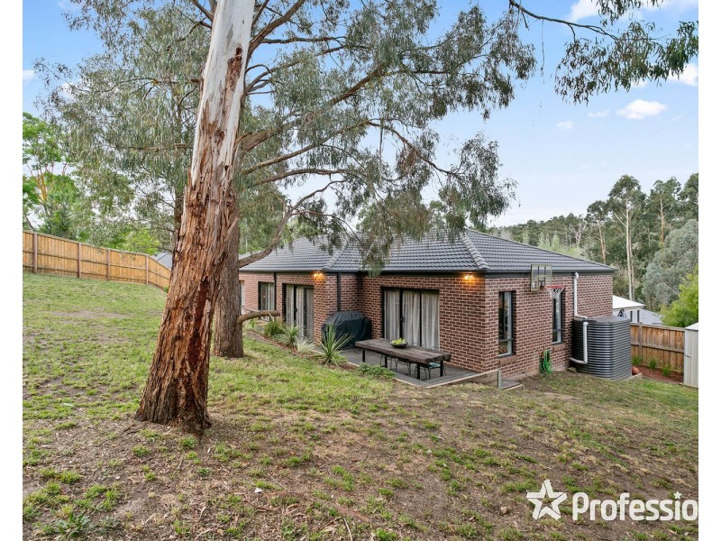 1 Guest House Close, Seville VIC 3139