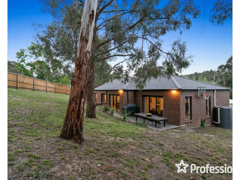 1 Guest House Close, Seville VIC 3139
