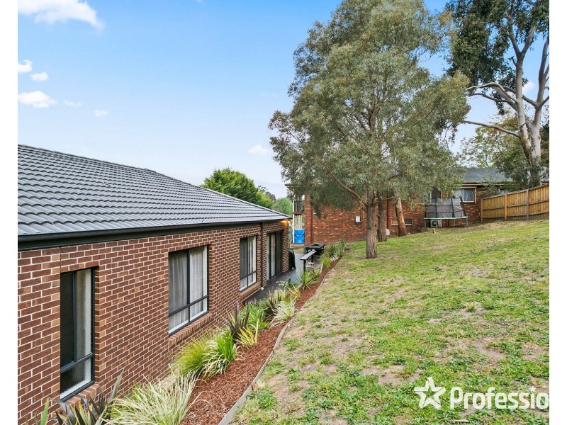 1 Guest House Close, Seville VIC 3139