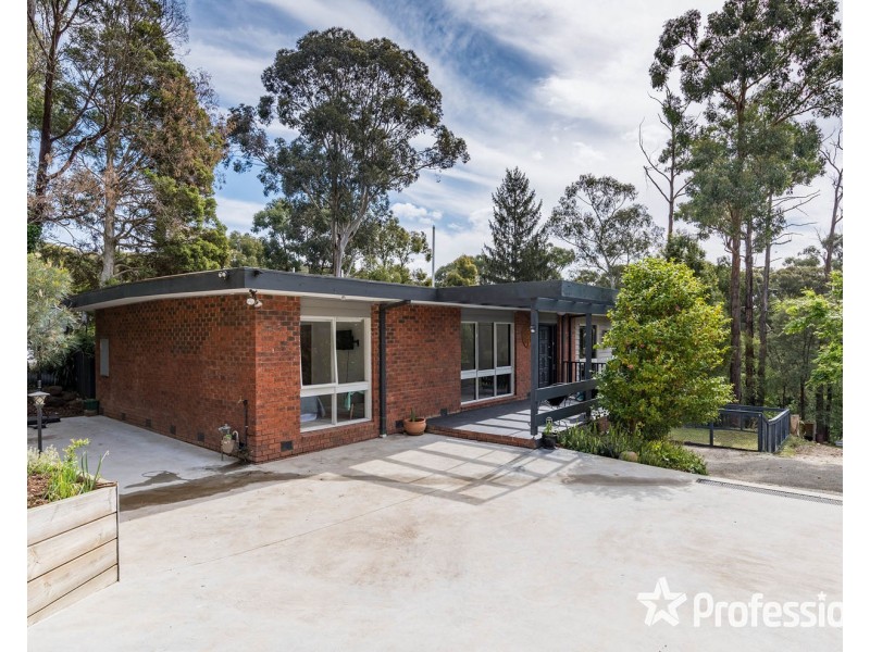 24 Priestley Crescent, Mount Evelyn VIC 3796
