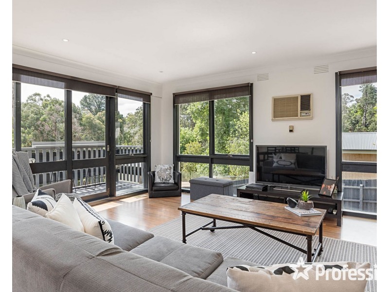24 Priestley Crescent, Mount Evelyn VIC 3796