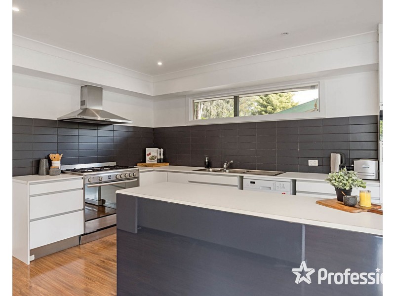 24 Priestley Crescent, Mount Evelyn VIC 3796