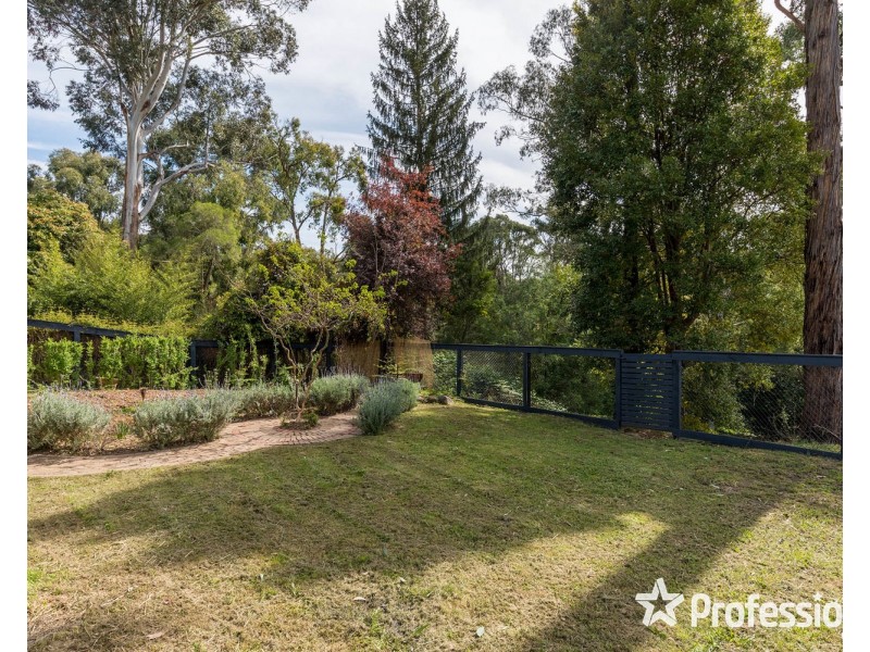 24 Priestley Crescent, Mount Evelyn VIC 3796
